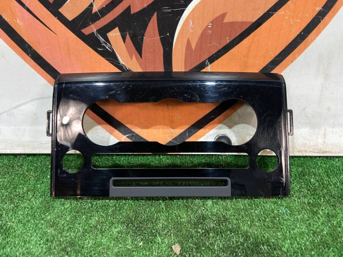 LR043102 Climate Control Unit Cover Range Rover Sport L494 (2014-2022) used